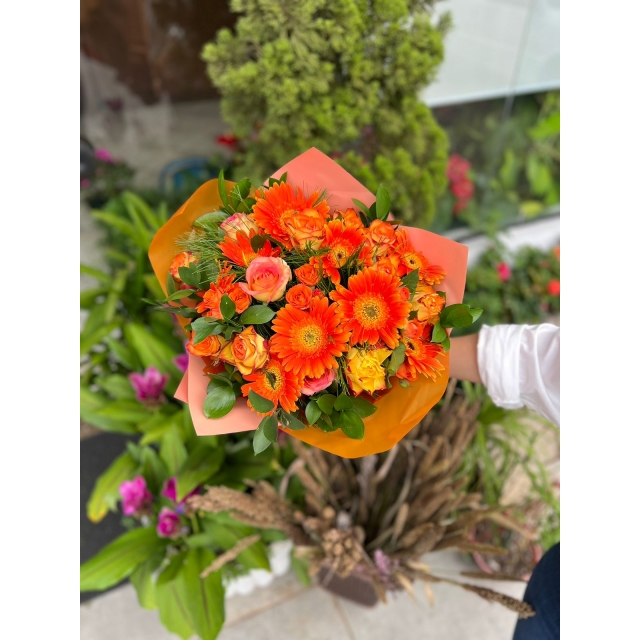buque de flores mistas laranja
